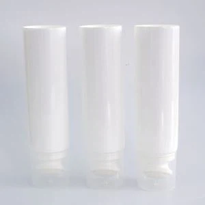 Valkoiset tyhjät muoviset kosmetiikkaputket